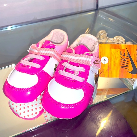 Nike - Picture 1 of 8